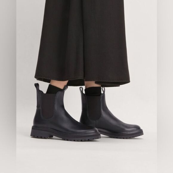 NEW EVERLANE Lug Chelsea Boot in Black Leather - Picture 4 of 9